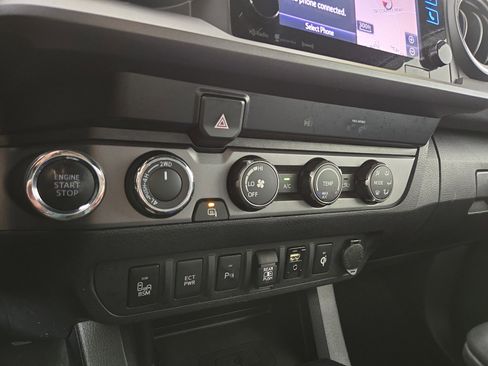 Used 2019 Toyota Tacoma TRD Sport w/ Technology Package image 27