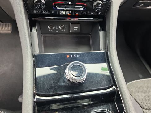 Used 2023 Jeep Grand Cherokee Altitude AWD/4WD image 19