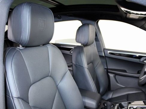 Certified 2025 Porsche Macan image 24