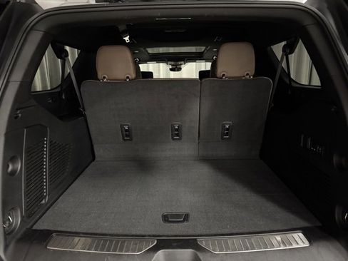 Used 2023 Chevrolet Suburban High Country w/ Advanced Technology Package image 31