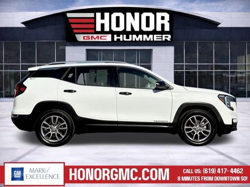 Used 2024 GMC Terrain SLT image 2