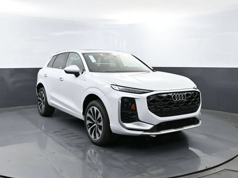 New 2026 Audi Q3 quattro 2.0T AWD/4WD image 3