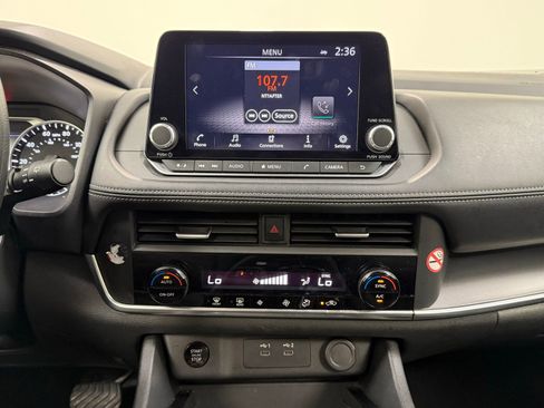 Used 2024 Nissan Rogue SV FWD image 20