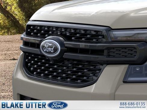 New 2025 Ford Ranger Lariat w/ Black Appearance Package image 17