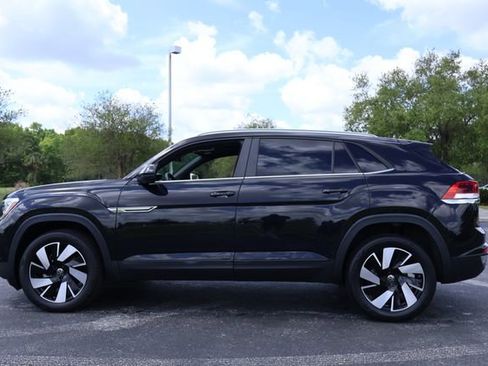 Certified 2024 Volkswagen Atlas Cross Sport SE w/ Panoramic Sunroof Package image 4