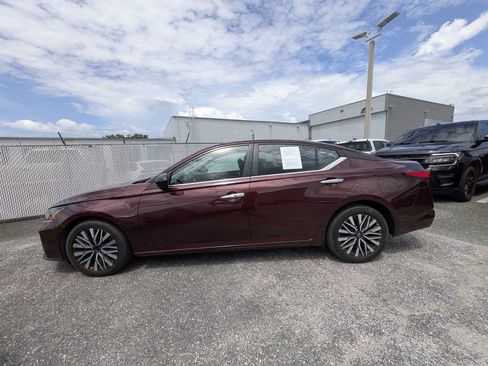 Used 2025 Nissan Altima 2.5 SV FWD image 6