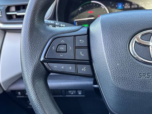 Certified 2025 Toyota Sienna LE image 29