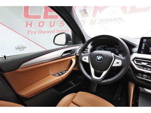 Used 2025 BMW X4 xDrive30i image 6