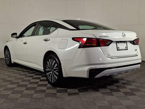 Used 2023 Nissan Altima 2.5 SV AWD/4WD image 7