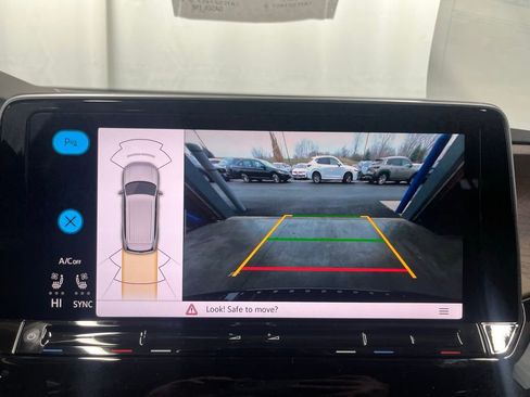 New 2026 Volkswagen Atlas SE image 17