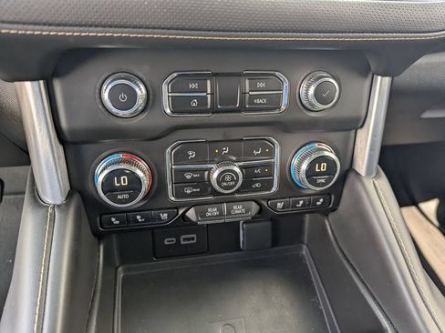 Used 2023 GMC Yukon XL SLT w/ SLT Premium Package AWD/4WD image 14