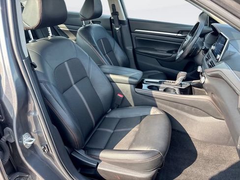Used 2025 Nissan Altima 2.5 SR FWD image 24
