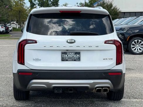 Used 2020 Kia Telluride EX w/ EX Premium Package FWD image 3