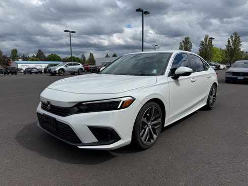 Used 2024 Honda Civic Touring image 3