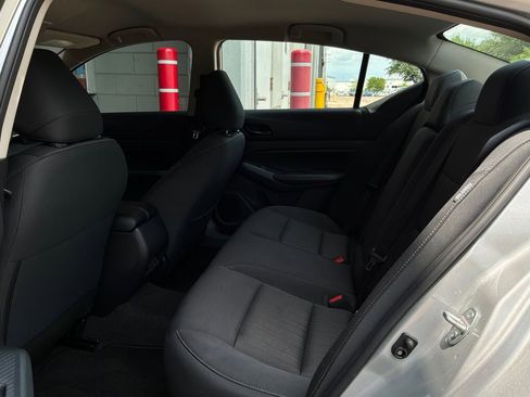 Used 2025 Nissan Altima 2.5 SV FWD image 12