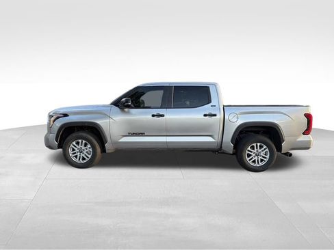 Used 2025 Toyota Tundra SR5 w/ SR5 Convenience Package AWD/4WD image 4