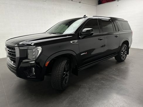 Used 2023 GMC Yukon XL AT4 image 5