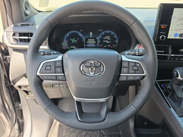 Used 2026 Toyota Sienna Limited FWD image 25