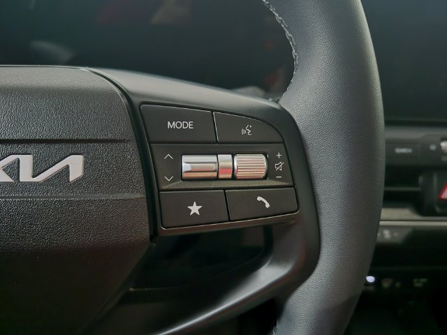 Used 2025 Kia K4 EX FWD image 19