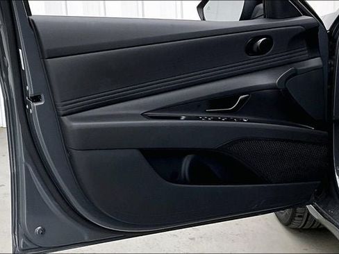 Certified 2025 Hyundai Elantra Sport FWD image 10