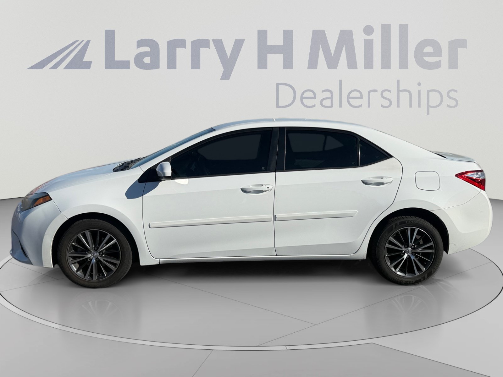 Used 2016 Toyota Corolla L FWD image 2