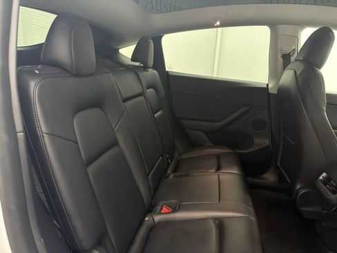 Used 2022 Tesla Model Y Long Range AWD/4WD image 23