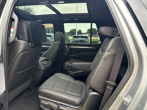Used 2025 Cadillac Escalade V AWD/4WD image 5