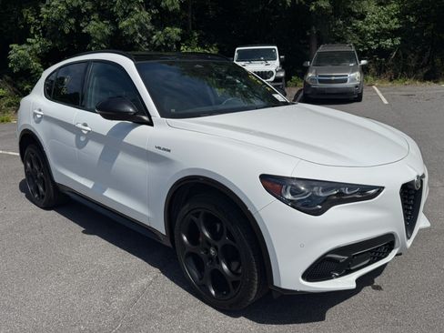 Used 2025 Alfa Romeo Stelvio Sprint w/ Veloce Package AWD/4WD image 3