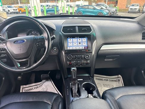 Used 2017 Ford Explorer XLT w/ Equipment Group 202A AWD/4WD image 23