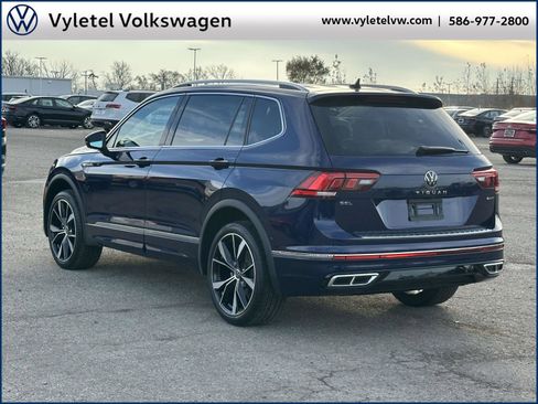 Certified 2022 Volkswagen Tiguan SEL R-Line image 4