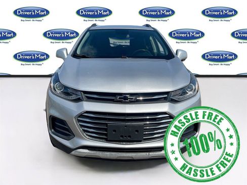 Used 2020 Chevrolet Trax LT w/ LT Convenience Package AWD/4WD image 2