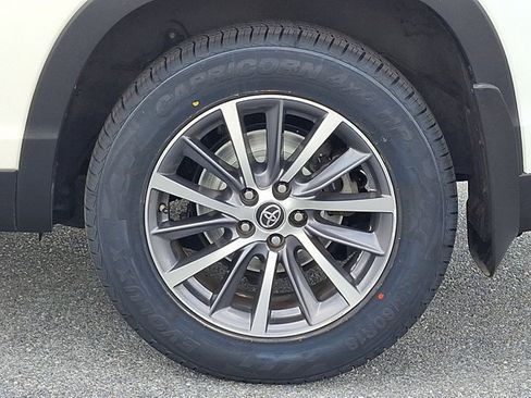 Used 2019 Toyota Highlander XLE AWD/4WD image 8