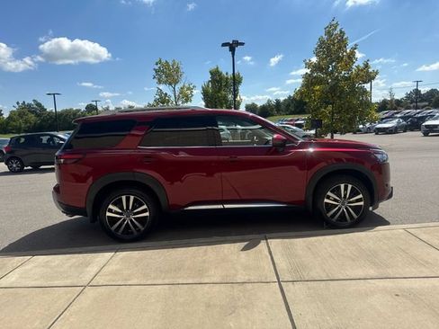 Used 2025 Nissan Pathfinder Platinum w/ Cargo Package FWD image 5