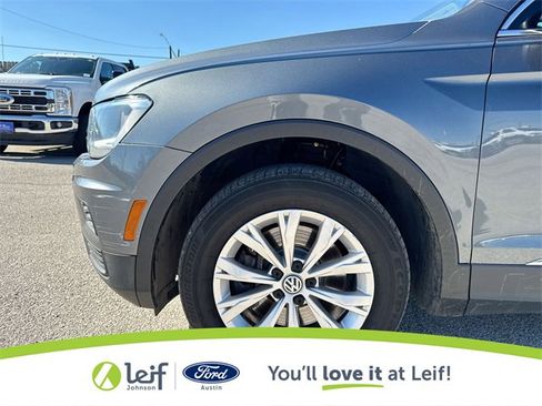 Used 2018 Volkswagen Tiguan SE w/ Panoramic Sunroof Package image 23