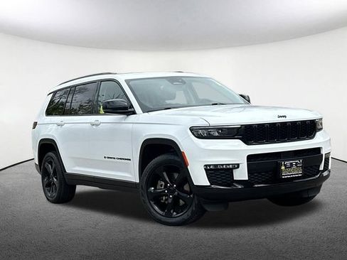 Used 2023 Jeep Grand Cherokee L Limited w/ Black Appearance Package AWD/4WD image 2
