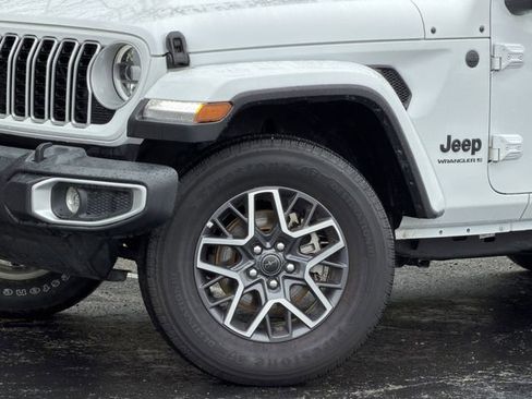Used 2025 Jeep Wrangler Unlimited Sahara AWD/4WD image 8