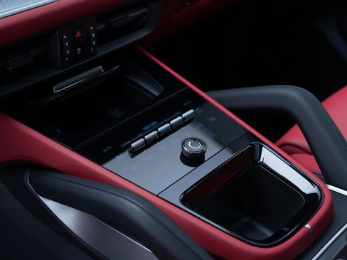 Used 2025 Porsche Cayenne GTS image 30