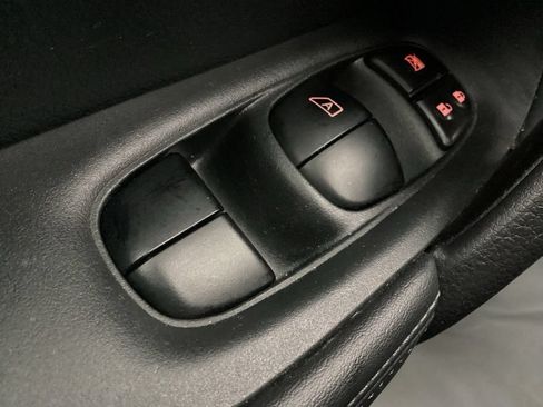 Used 2017 Nissan Rogue SV AWD/4WD image 19
