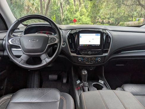 Used 2020 Chevrolet Traverse RS FWD image 11
