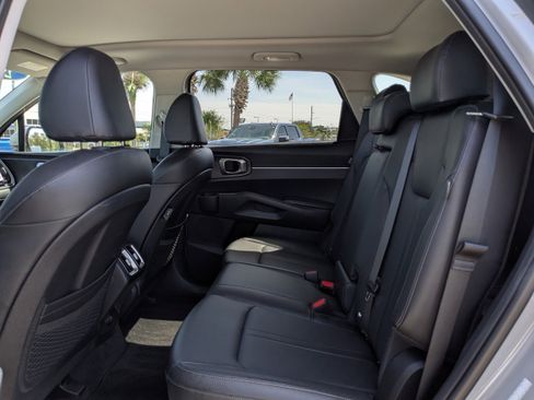 Used 2024 Kia Sorento S w/ Panoramic Sunroof Package image 13