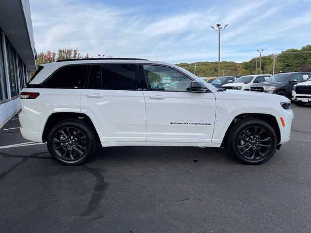 Used 2026 Jeep Grand Cherokee Limited AWD/4WD image 4