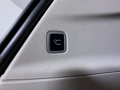 Used 2023 Chrysler Voyager LX FWD image 41