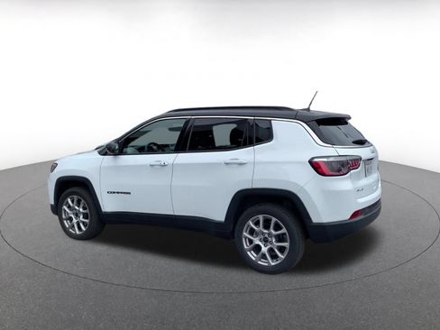 Used 2025 Jeep Compass Limited AWD/4WD image 10