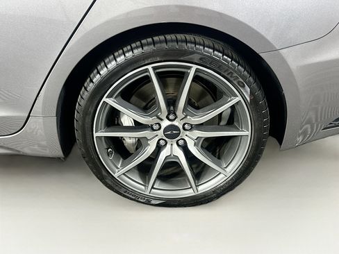 Used 2025 Genesis G70 2.5T RWD image 11