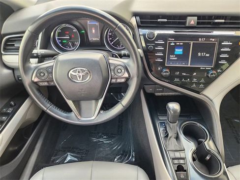 Used 2020 Toyota Camry SE w/ Sunroof Package FWD image 29