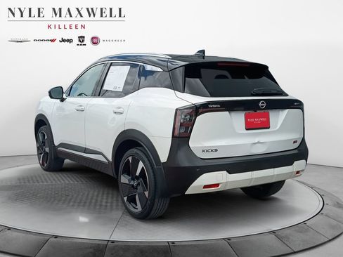 Used 2025 Nissan Kicks SR w/ SR Premium Package FWD image 14