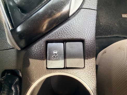Used 2014 Toyota Corolla LE FWD image 6