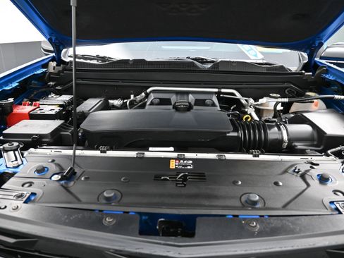 Used 2024 Chevrolet Colorado Z71 w/ Z71 Convenience Package 2 image 16