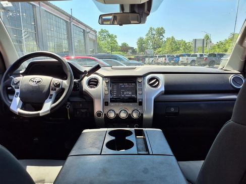 Used 2018 Toyota Tundra SR5 AWD/4WD image 9