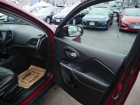 Used 2019 Jeep Cherokee Latitude Plus image 20